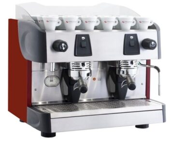 Semi Nueva 6 meses de uso · Compacta Cafetera Semiautomática 2 Grupos 160 Tazas · Color ROJO · Caldera de Latón de 6 Lts · 1 Lanceta de vapor · 1 salida de agua caliente · Peso 71 Kilos · Watts 2700 · 110 V